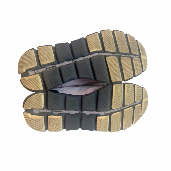 On Clouds Running Athletic Shoes - Picture 6 of 9